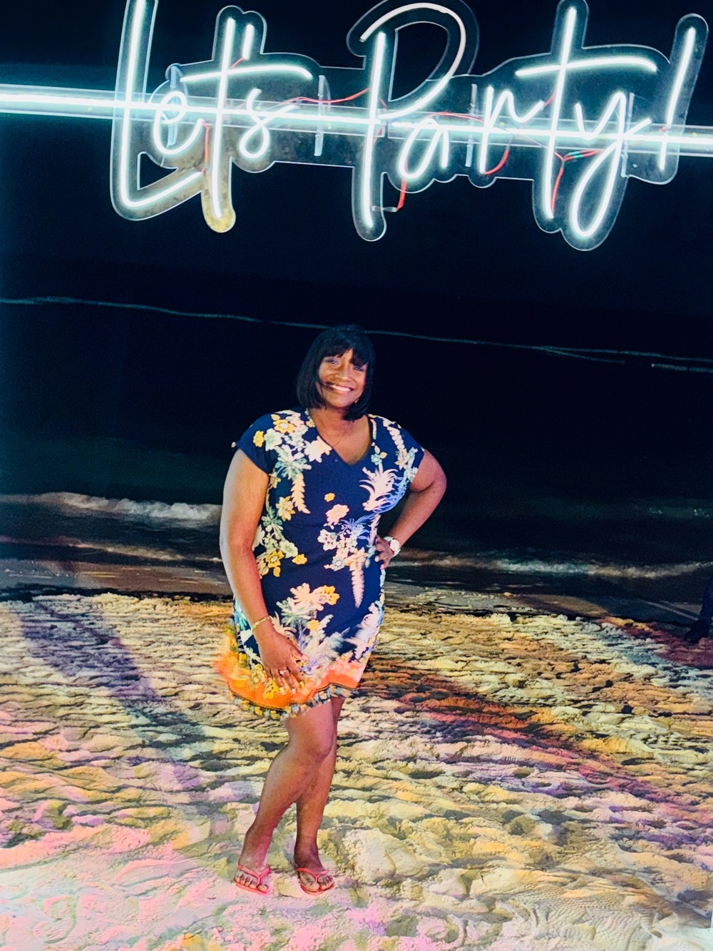 Emery Rose Navy & Floral Short Sleeve Dress - Picture 12 of 12